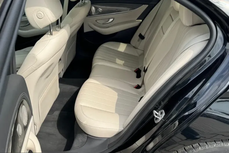 Mercedes-Benz E 220 (Clasa E) din 2022 cu 85.418 km - oferta MER251865 - foto 10
