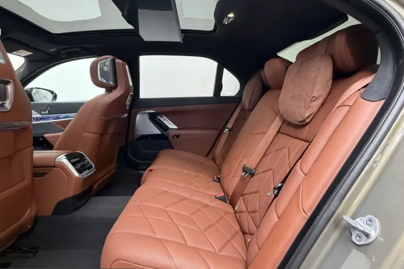 BMW M760 (Seria 7) din 2025 cu 19.999 km - oferta BMW251868 - foto 19