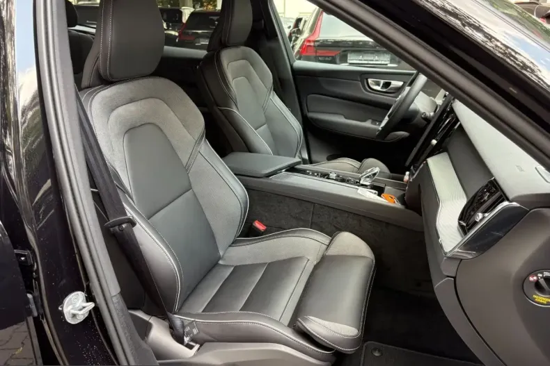 Volvo XC60 din 2025 cu 7.944 km - oferta VOL251870 - foto 12