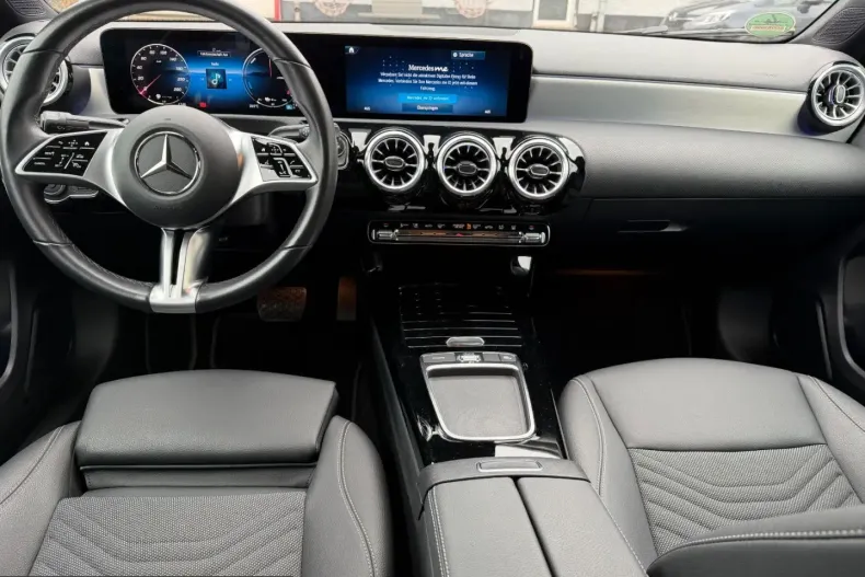 Mercedes-Benz A 250 (Clasa A) din 2024 cu 32.000 km - oferta MER251873 - foto 28