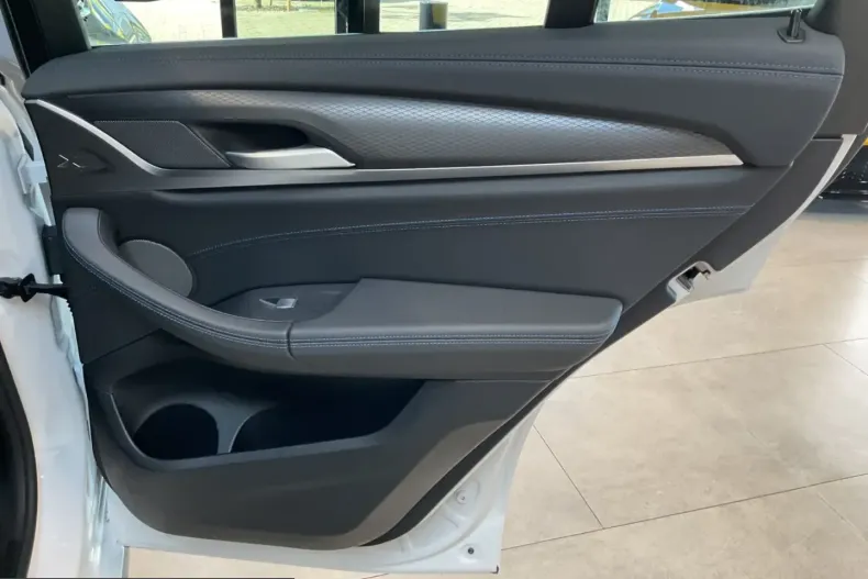 BMW iX3 (Seria X) din 2024 cu 29.500 km - oferta BMW251877 - foto 49
