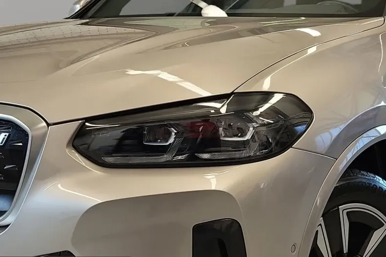BMW iX3 (Seria X) din 2023 cu 19.048 km - oferta BMW251878 - foto 1