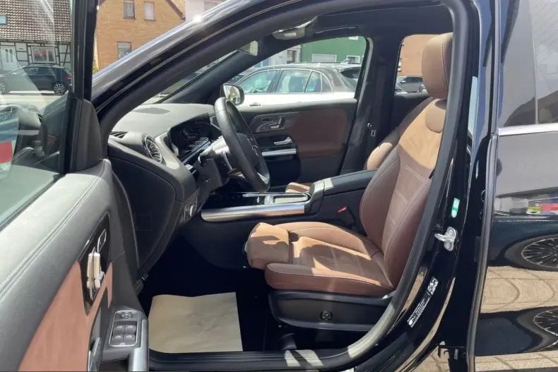 Mercedes-Benz GLA 200 (Clasa GLA) din 2024 cu 23.100 km - oferta MER251940 - foto 7
