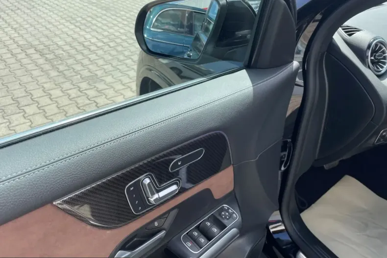 Mercedes-Benz GLA 200 (Clasa GLA) din 2024 cu 23.100 km - oferta MER251940 - foto 8