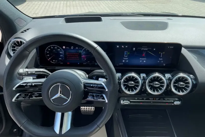 Mercedes-Benz GLA 200 (Clasa GLA) din 2024 cu 23.100 km - oferta MER251940 - foto 12
