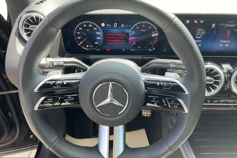 Mercedes-Benz GLA 200 (Clasa GLA) din 2024 cu 23.100 km - oferta MER251940 - foto 13