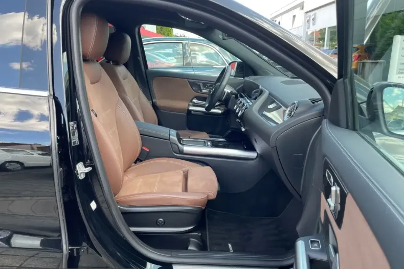 Mercedes-Benz GLA 200 (Clasa GLA) din 2024 cu 23.100 km - oferta MER251940 - foto 18