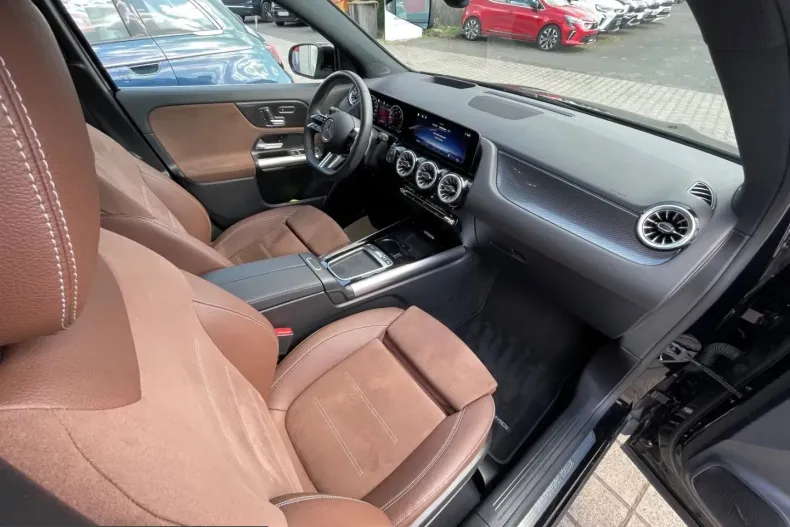 Mercedes-Benz GLA 200 (Clasa GLA) din 2024 cu 23.100 km - oferta MER251940 - foto 19