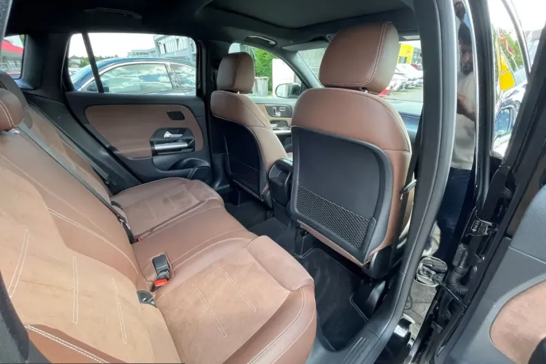 Mercedes-Benz GLA 200 (Clasa GLA) din 2024 cu 23.100 km - oferta MER251940 - foto 21