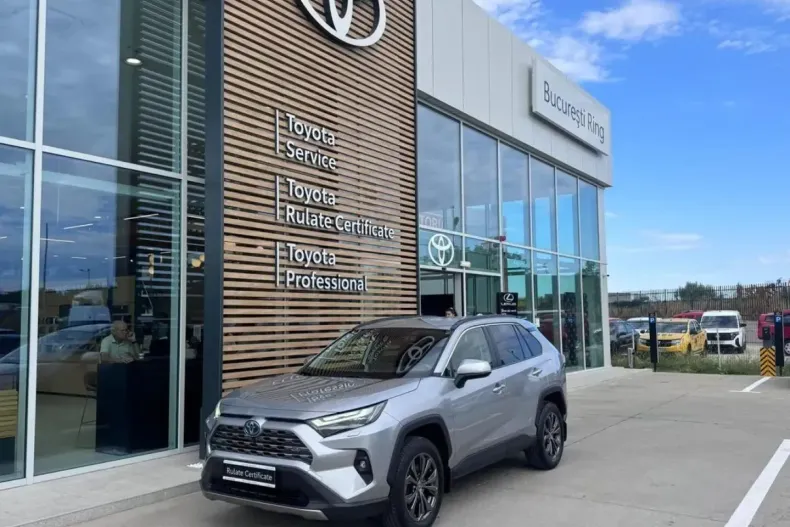 Toyota RAV4 din 2022 cu 76.823 km - oferta TOY251953 - foto 1