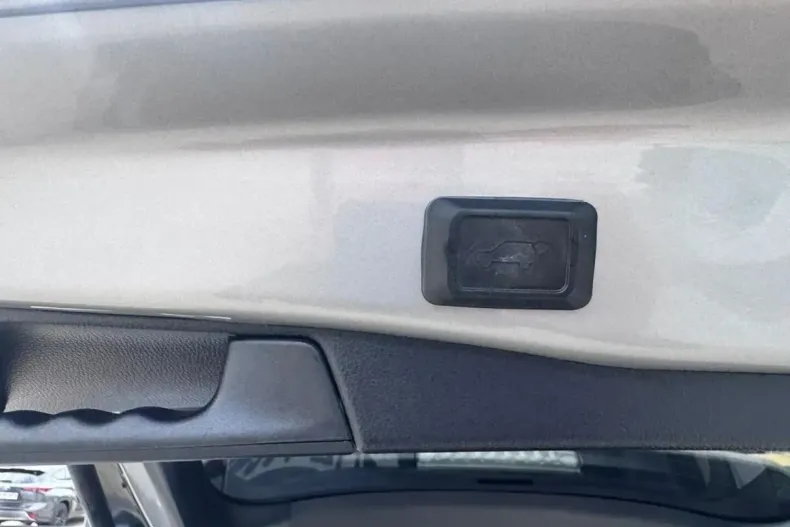 Toyota RAV4 din 2022 cu 76.823 km - oferta TOY251953 - foto 14