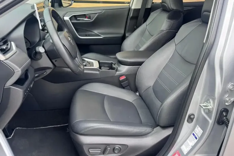 Toyota RAV4 din 2022 cu 76.823 km - oferta TOY251953 - foto 30