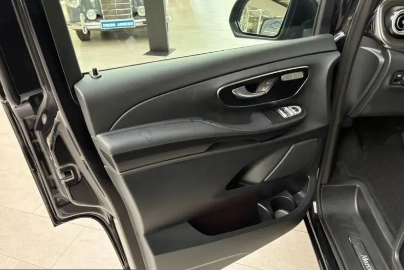 Mercedes-Benz V 300 (Clasa V) din 2025 cu 39.666 km - oferta MER251963 - foto 6