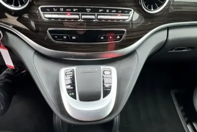 Mercedes-Benz V 300 (Clasa V) din 2022 cu 43.900 km - oferta MER251966 - foto 5