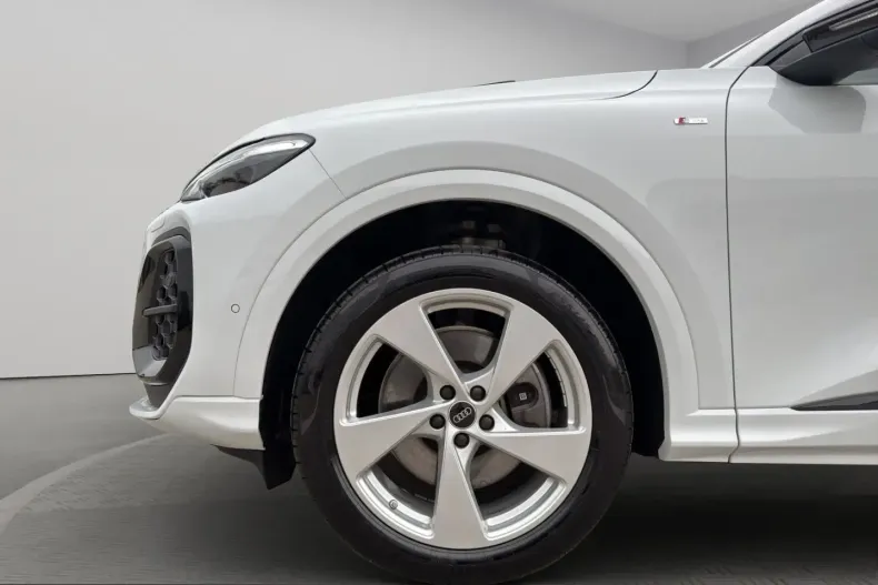 Audi Q5 din 2025 cu 10.700 km - oferta AUD252002 - foto 9