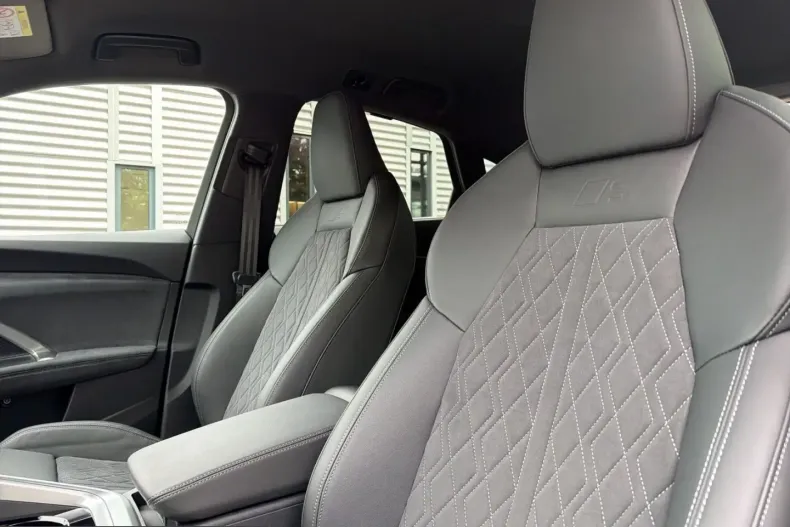 Audi Q5 din 2025 cu 12.974 km - oferta AUD252003 - foto 10