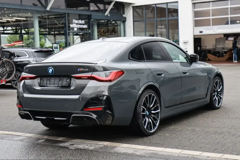 BMW i4 (Seria 4) din 2023 cu 60.597 km - oferta BMW252075 - foto 4