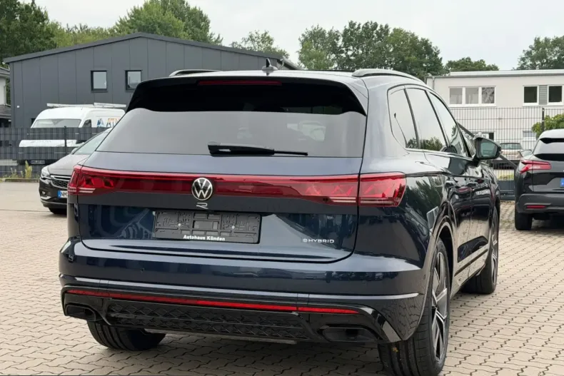 Volkswagen Touareg din 2024 cu 39.845 km - oferta VOL252078 - foto 4