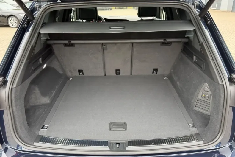 Volkswagen Touareg din 2024 cu 39.845 km - oferta VOL252078 - foto 32