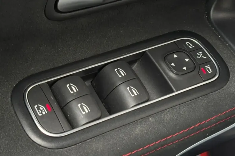 Mercedes-Benz CLA 200 (Clasa CLA) din 2023 cu 52.800 km - oferta MER252118 - foto 16