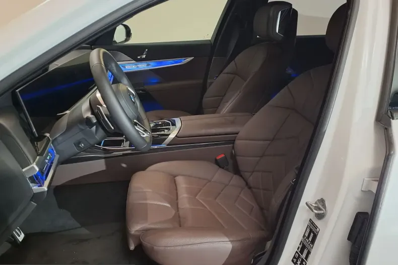 BMW 740 (Seria 7) din 2025 cu 6.420 km - oferta BMW252137 - foto 8