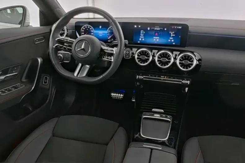 Mercedes-Benz CLA 180 (Clasa CLA) din 2025 cu 15.987 km - oferta MER252140 - foto 6