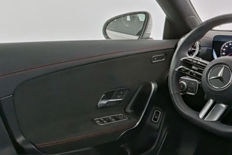Mercedes-Benz CLA 180 (Clasa CLA) din 2025 cu 15.987 km - oferta MER252140 - foto 8
