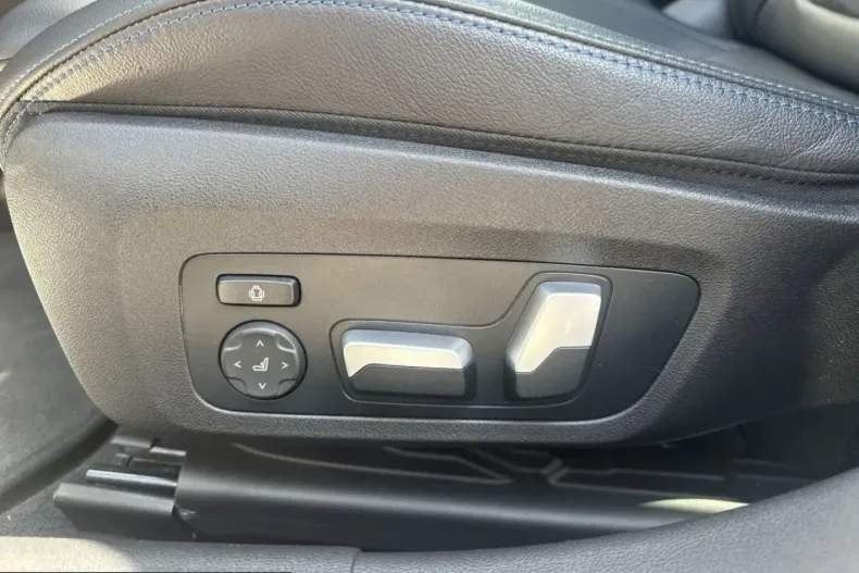 BMW 320 (Seria 3) din 2023 cu 29.401 km - oferta BMW252145 - foto 11