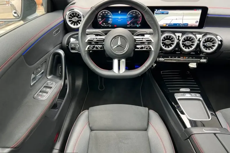 Mercedes-Benz CLA 180 (Clasa CLA) din 2025 cu 24.424 km - oferta MER252152 - foto 4