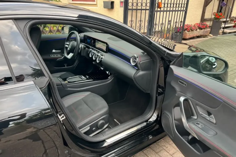Mercedes-Benz CLA 180 (Clasa CLA) din 2025 cu 24.424 km - oferta MER252152 - foto 14