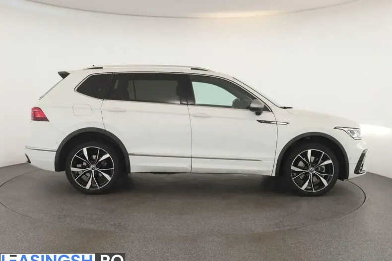 Volkswagen Tiguan Allspace din 2024 cu 41.200 km - oferta VOL252233 - foto 4