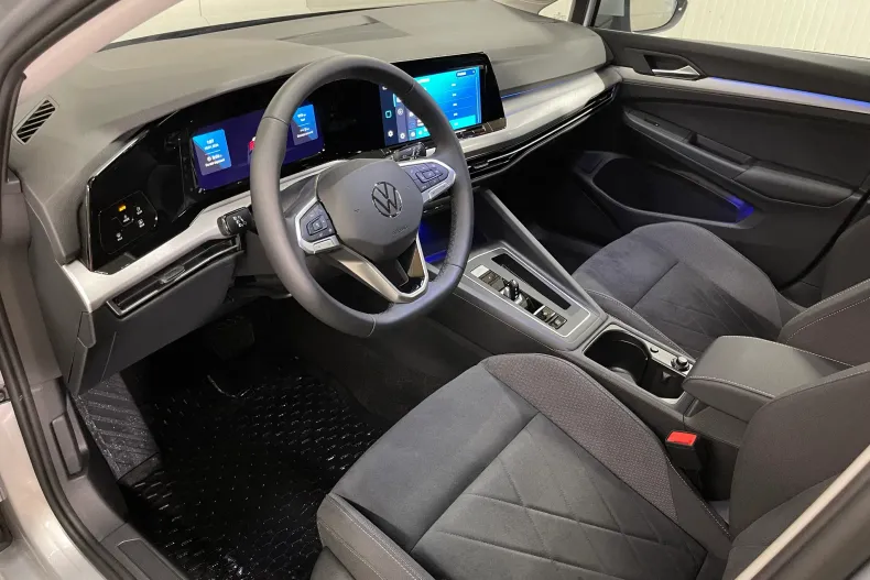 Volkswagen Golf din 2024 cu 959 km - oferta VOL252258 - foto 5