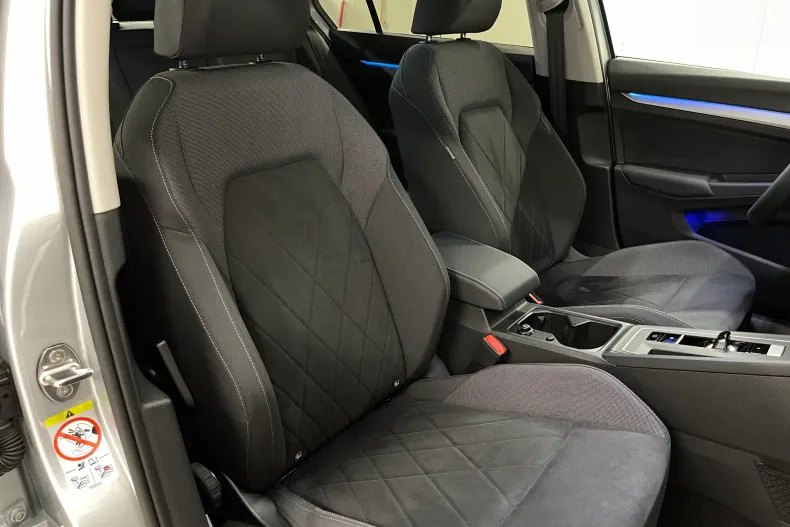 Volkswagen Golf din 2024 cu 959 km - oferta VOL252258 - foto 10
