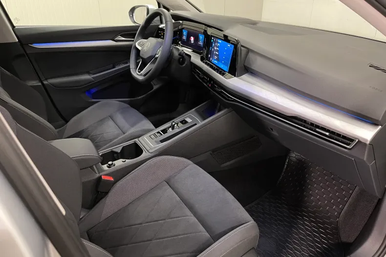 Volkswagen Golf din 2024 cu 959 km - oferta VOL252258 - foto 11