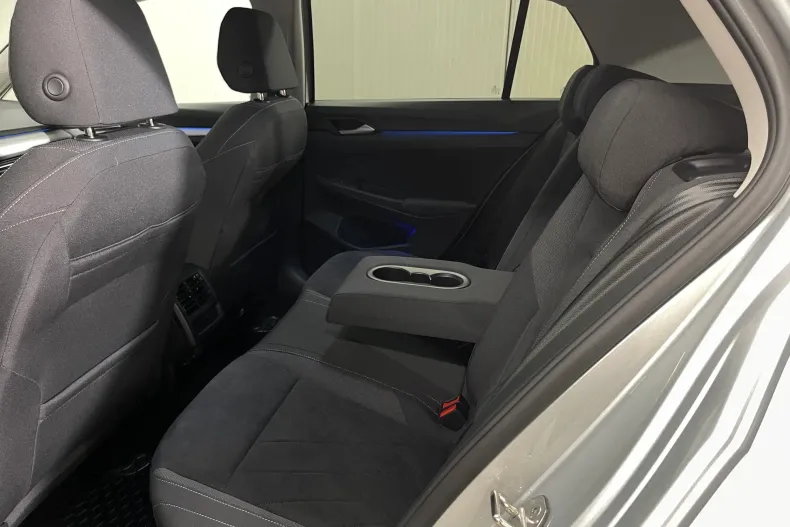 Volkswagen Golf din 2024 cu 959 km - oferta VOL252258 - foto 12