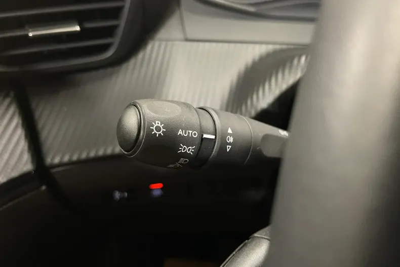 Peugeot 2008 din 2022 cu 44.046 km - oferta PEU252261 - foto 24
