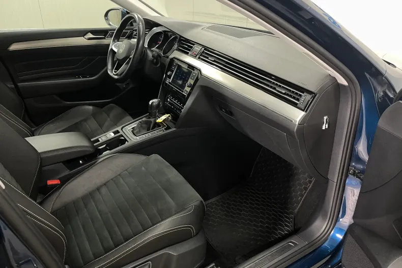 Volkswagen Passat din 2022 cu 93.862 km - oferta VOL252266 - foto 9