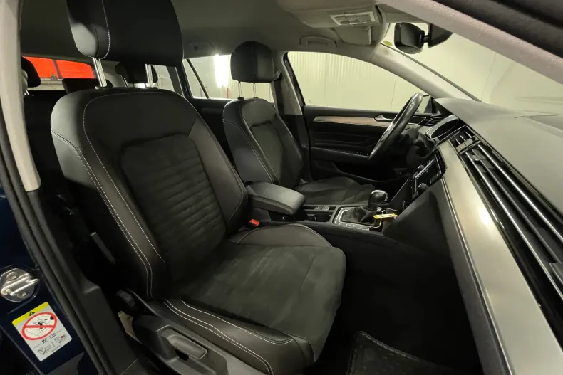 Volkswagen Passat din 2022 cu 93.862 km - oferta VOL252266 - foto 10