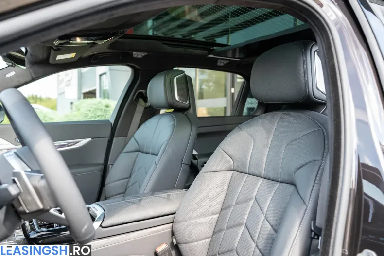 BMW 740 (Seria 7) din 2026 cu 52 km - oferta BMW252271 - foto 6