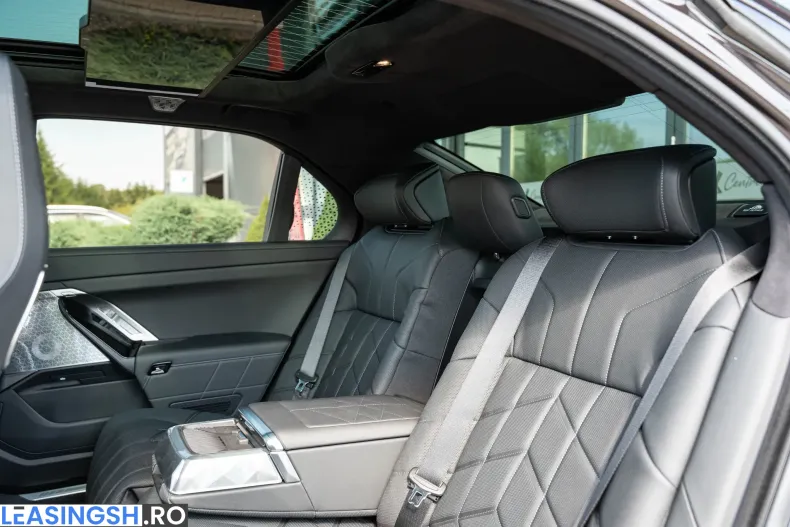 BMW 740 (Seria 7) din 2026 cu 52 km - oferta BMW252271 - foto 7