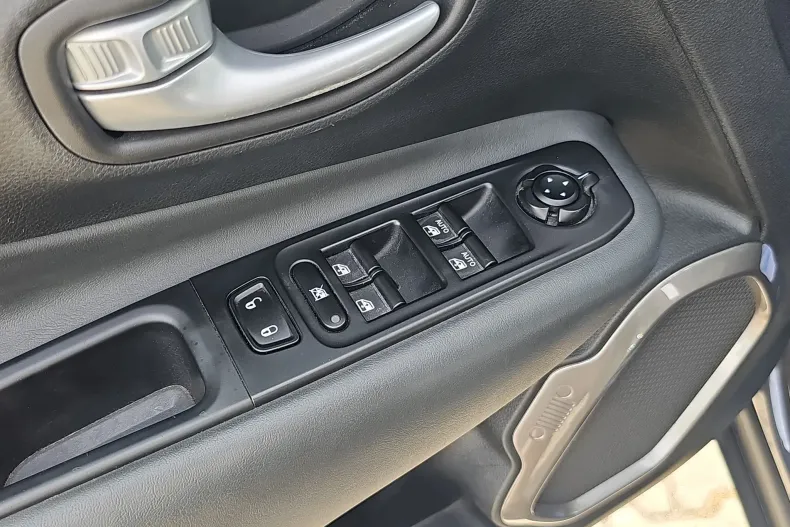 Jeep Renegade din 2023 cu 111.000 km - oferta JEE252283 - foto 14