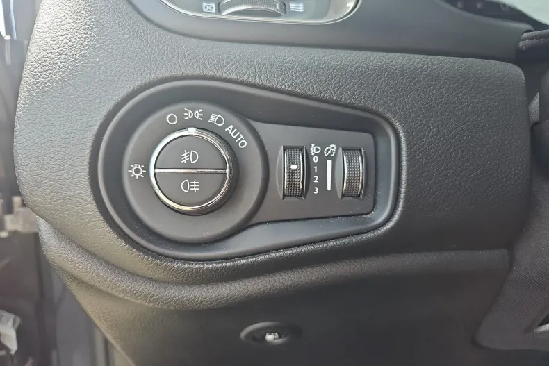 Jeep Renegade din 2023 cu 111.000 km - oferta JEE252283 - foto 15