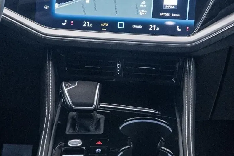 Volkswagen Touareg din 2023 cu 36.000 km - oferta VOL252299 - foto 4