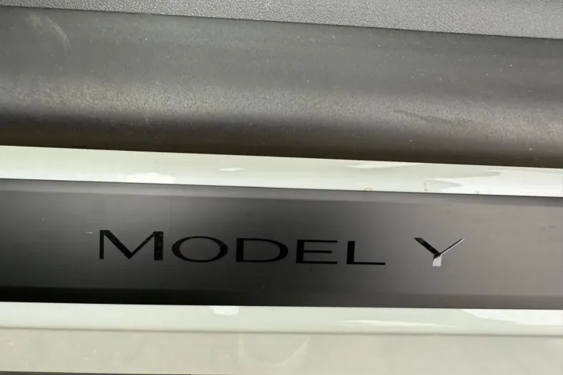 Tesla Model Y din 2023 cu 74.707 km - oferta TES252338 - foto 19
