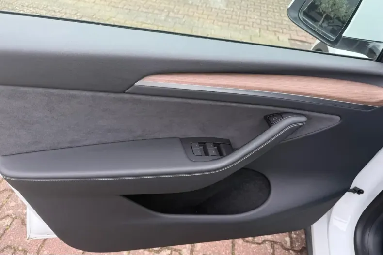 Tesla Model Y din 2023 cu 74.707 km - oferta TES252338 - foto 20