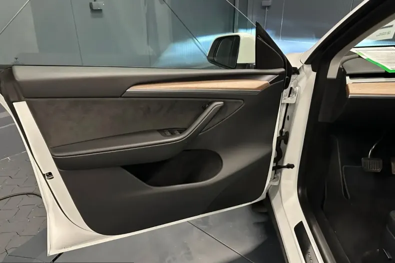 Tesla Model Y din 2023 cu 42.000 km - oferta TES252339 - foto 12