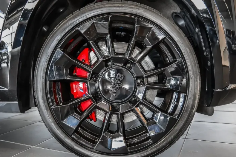 BMW XM (Seria X) din 2025 cu 8.248 km - oferta BMW252362 - foto 4