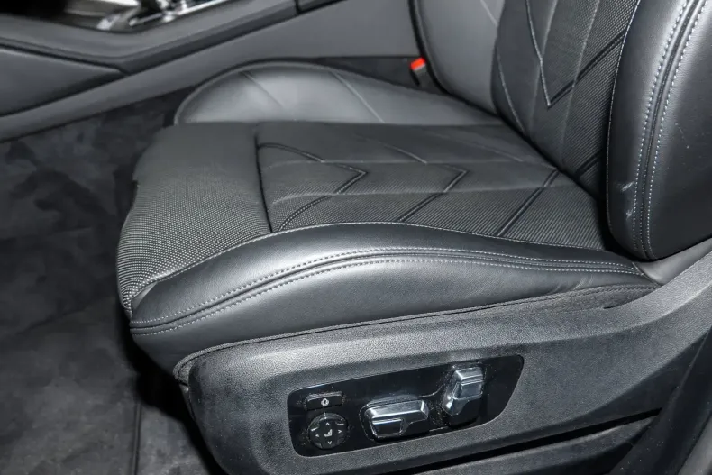 BMW XM (Seria X) din 2025 cu 8.248 km - oferta BMW252362 - foto 23