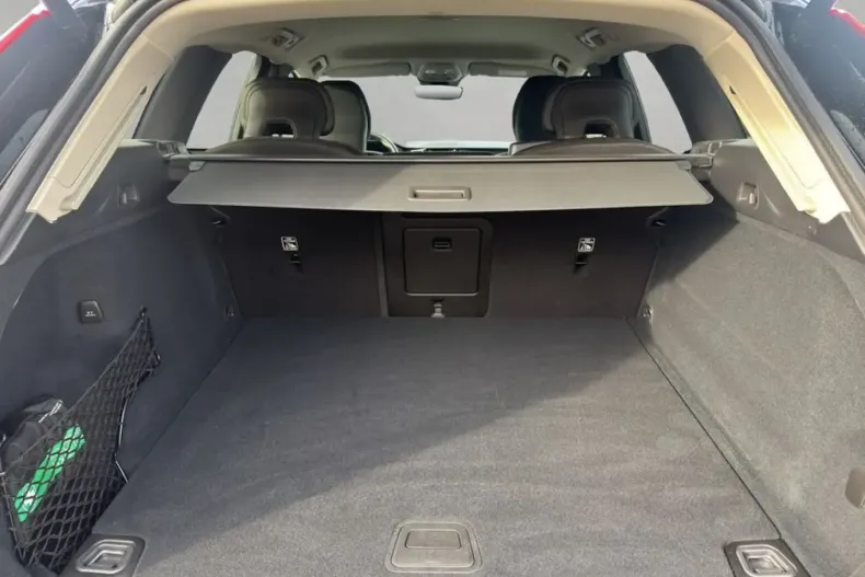 Volvo XC60 din 2024 cu 8.107 km - oferta VOL252395 - foto 5
