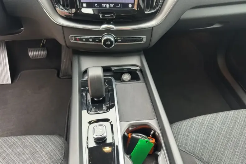 Volvo XC60 din 2024 cu 23.397 km - oferta VOL252396 - foto 13